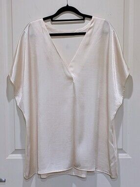 EUC Dunnes 22 White Satin Front Cap Sleeve Stretch Back Top